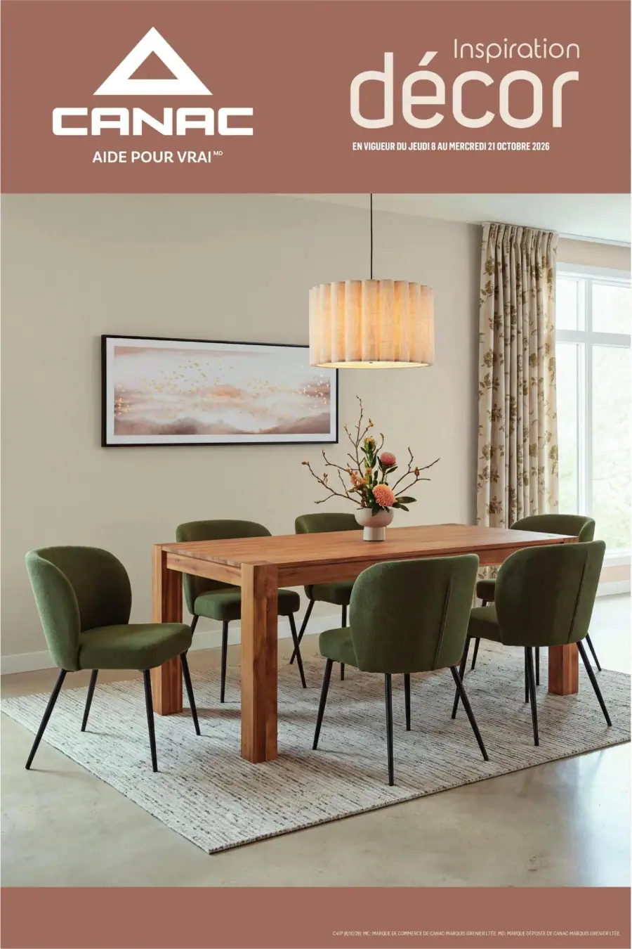 La page de couverture du cahier Canac Inspiration Décor présente une ambiance chaleureuse et contemporaine, mettant en avant un espace de salle à manger bien aménagé. On y voit une table en bois massif entourée de chaises vertes, créant une harmonie de couleurs naturelles. Le décor inclut également un éclairage suspendu et un vase avec des fleurs, ajoutant une touche de vie. Les catégories de produits mises en avant semblent inclure des meubles, des luminaires et des accessoires décoratifs. Les promotions importantes ne sont pas spécifiquement indiquées, mais l'ensemble évoque une invitation à rénover et à embellir son intérieur.