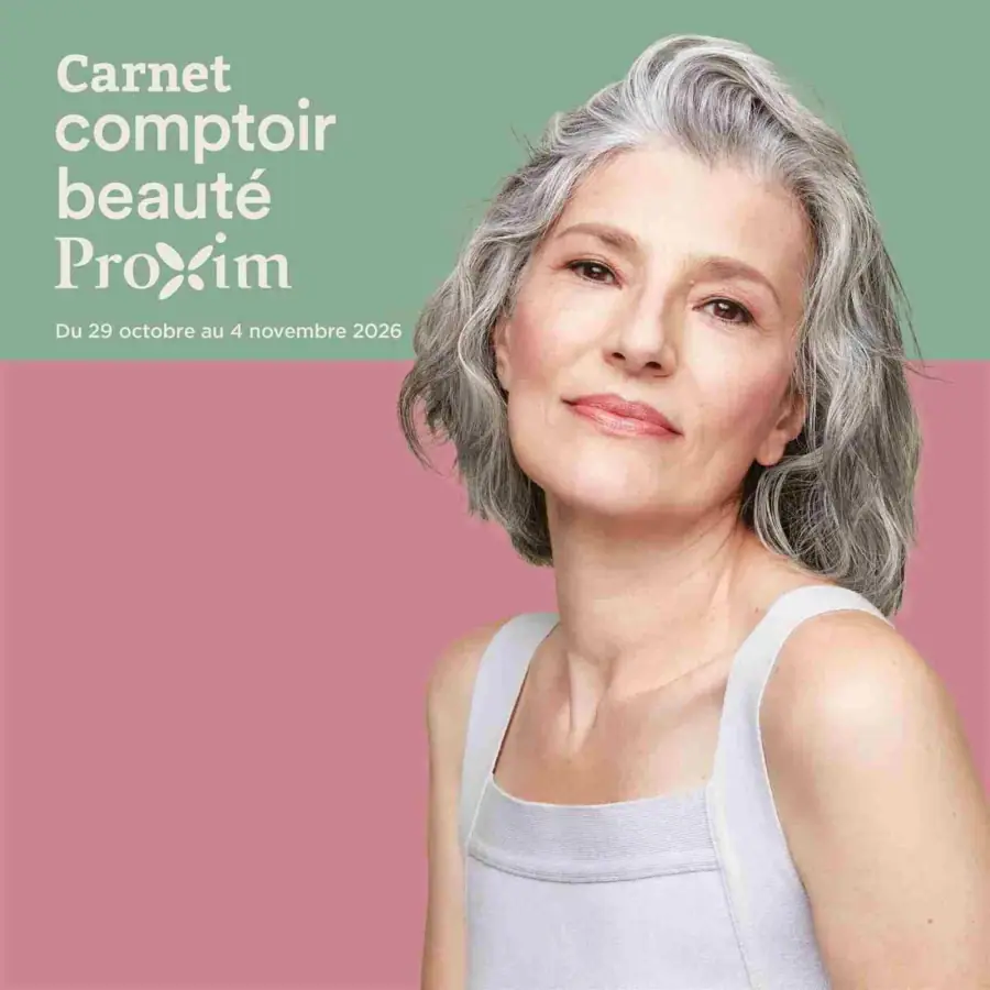 La page de couverture du Carnet Proxim Comptoir Beauté présente une ambiance douce et accueillante, avec un fond en dégradé de vert et de rose. Au centre, une femme aux cheveux gris affiche un sourire serein, mettant en avant des produits de beauté. Les catégories de produits incluent des soins de la peau et du maquillage. Les promotions importantes sont mentionnées, sans détails de prix, soulignant des offres sur des marques populaires.