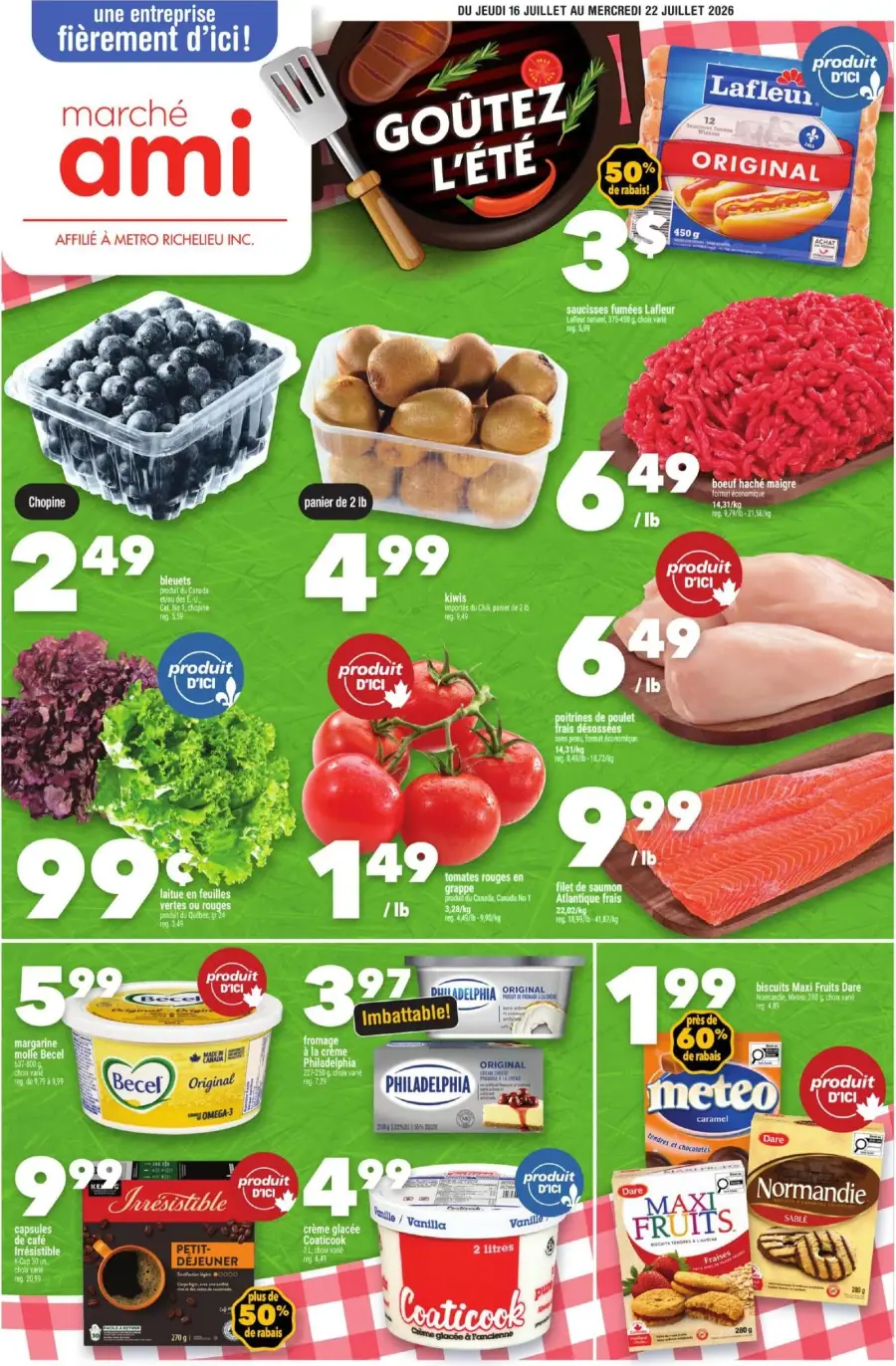 La page de couverture de la circulaire du Marché Ami présente une ambiance estivale, mettant en avant des produits frais et locaux. On y trouve des fruits comme des bleuets et des kiwis, ainsi que des légumes tels que des laitues et des tomates. Les promotions incluent des saucisses Lafleur à moitié prix et du boeuf haché maigre, avec des étiquettes "produit d'ici" soulignant l'origine locale des aliments. Des produits laitiers et des desserts glacés sont également mis en avant, créant une offre variée et attrayante pour les consommateurs.