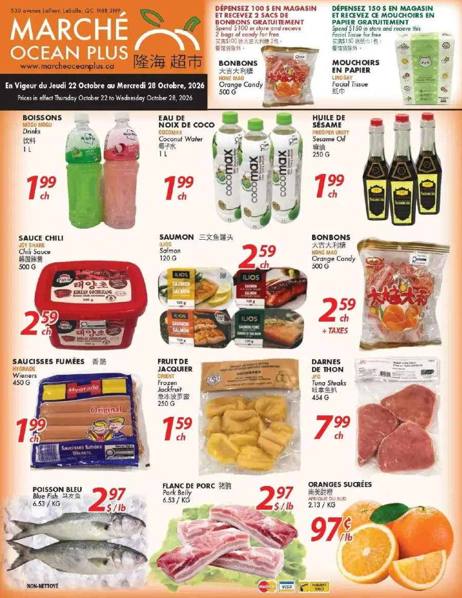 La page de couverture de la circulaire du Marché Ocean Plus présente une ambiance colorée et dynamique, mettant en avant une variété de produits alimentaires. On y trouve des boissons, des sauces, des viandes et des fruits, avec des promotions visibles sur des articles comme les boissons, le saumon et les saucisses fumées. Les prix attractifs et les offres spéciales, telles que des sacs de bonbons offerts pour des achats minimums, ajoutent à l'attrait de cette circulaire.