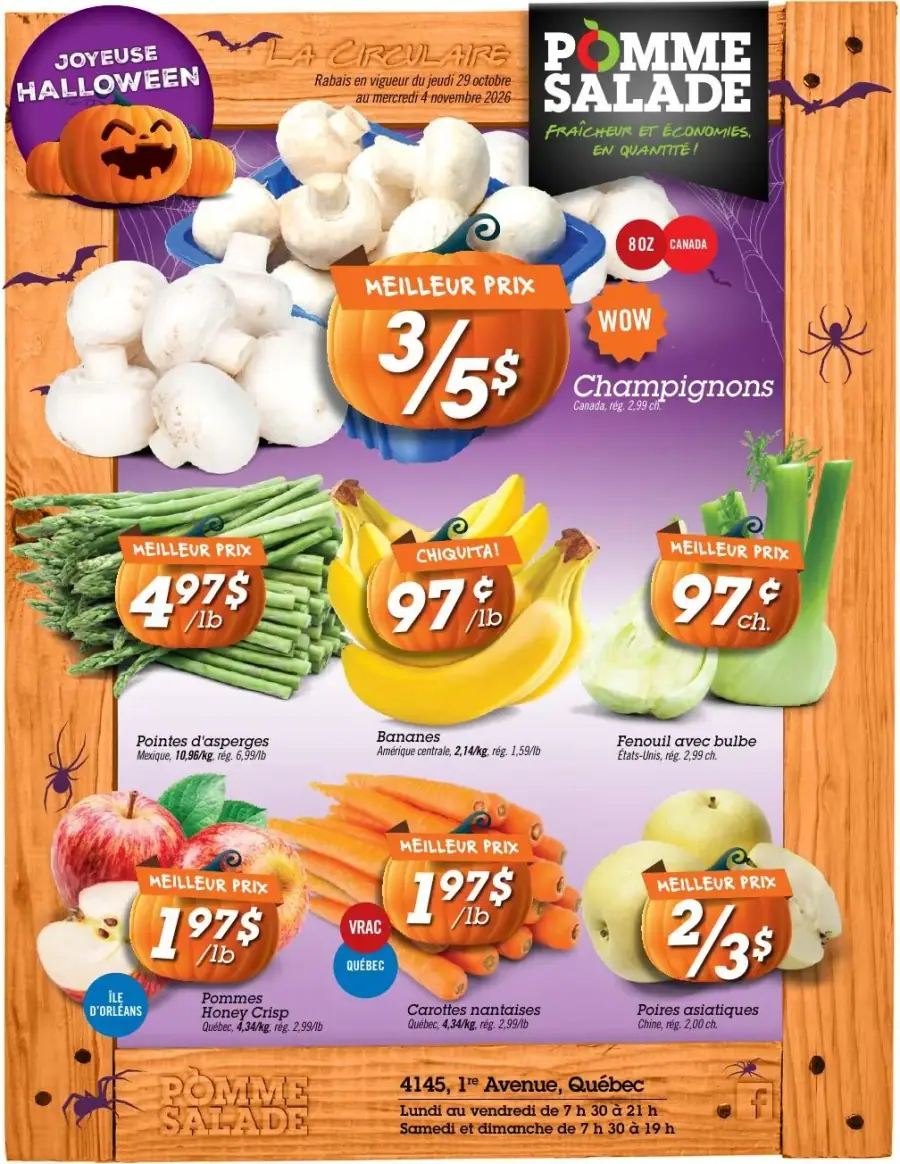 La page de couverture de la circulaire Pomme Salade présente une ambiance festive avec des éléments d'Halloween, tels que des citrouilles et des araignées. Les catégories de produits mises en avant incluent des légumes frais, des fruits et des produits vrac. Parmi les promotions visibles, on trouve des champignons à 3 pour 5 $, des bananes à 97 ¢/lb, et des pommes Honey Crisp à 1,97 $/lb. Les produits sont joliment disposés, attirant l'œil par leur fraîcheur.
